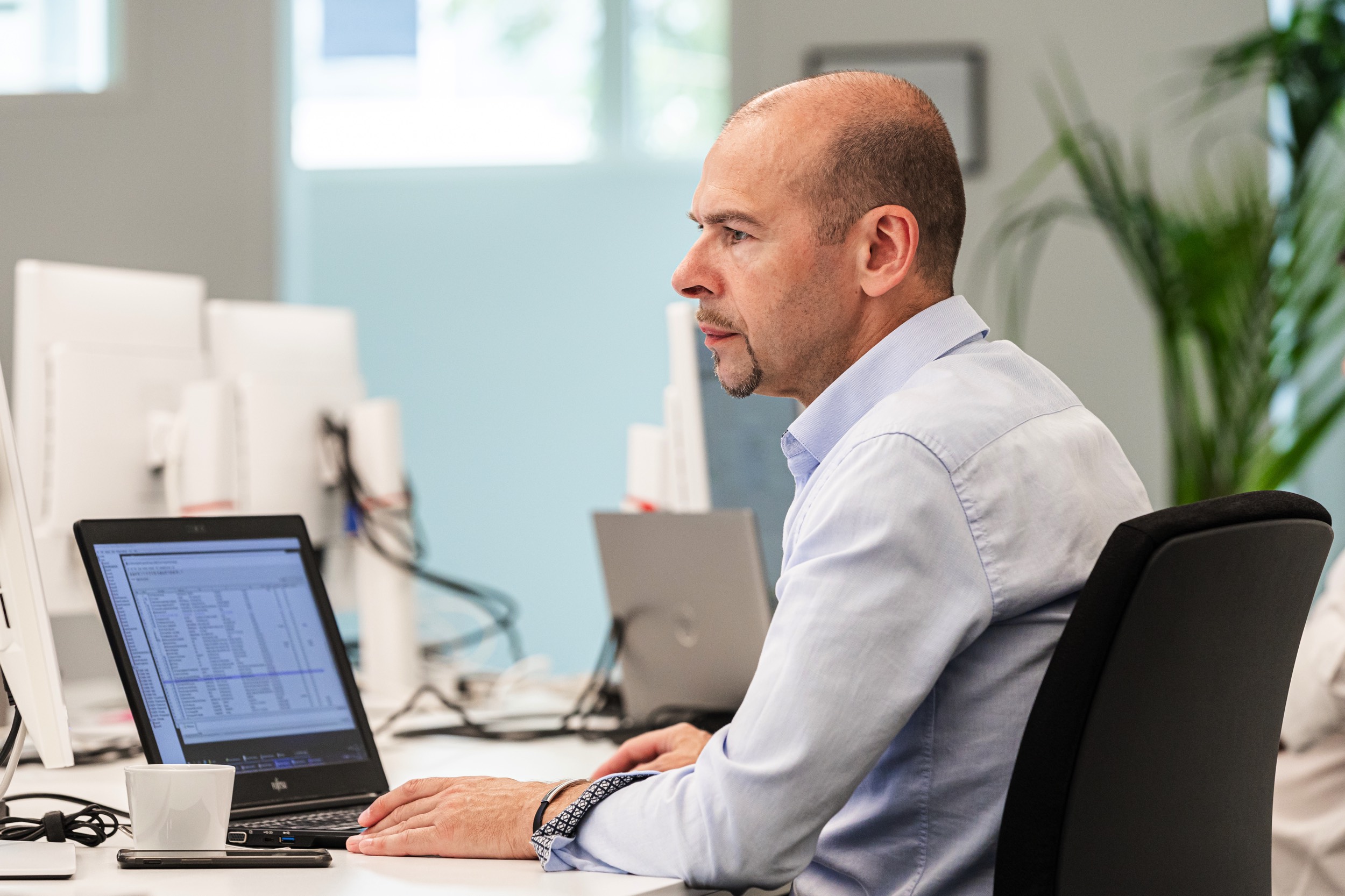 Payrollverwerking op laptop